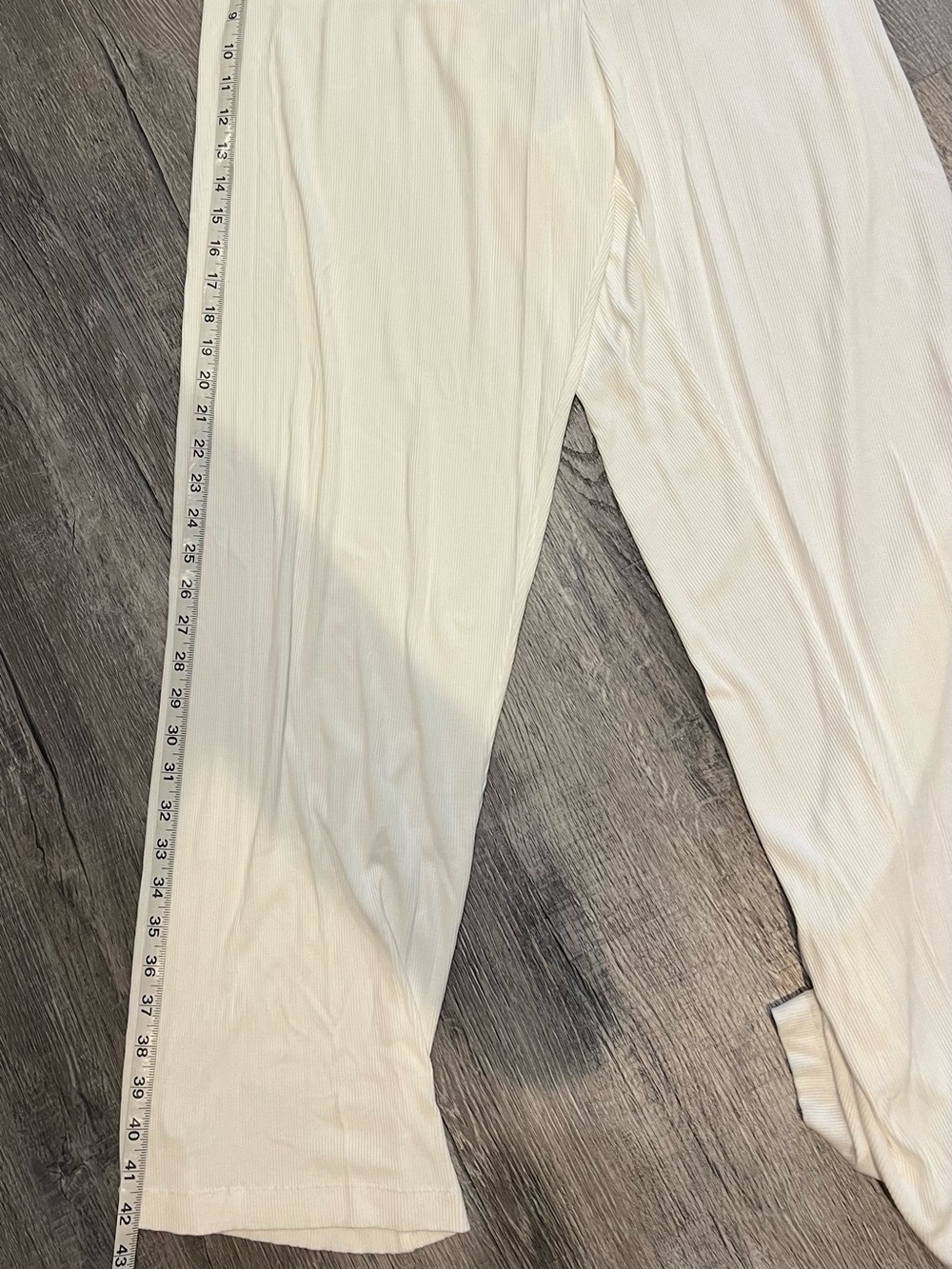 Skims Ribbed Wide-Leg Pants in White - Picture 4 of 11